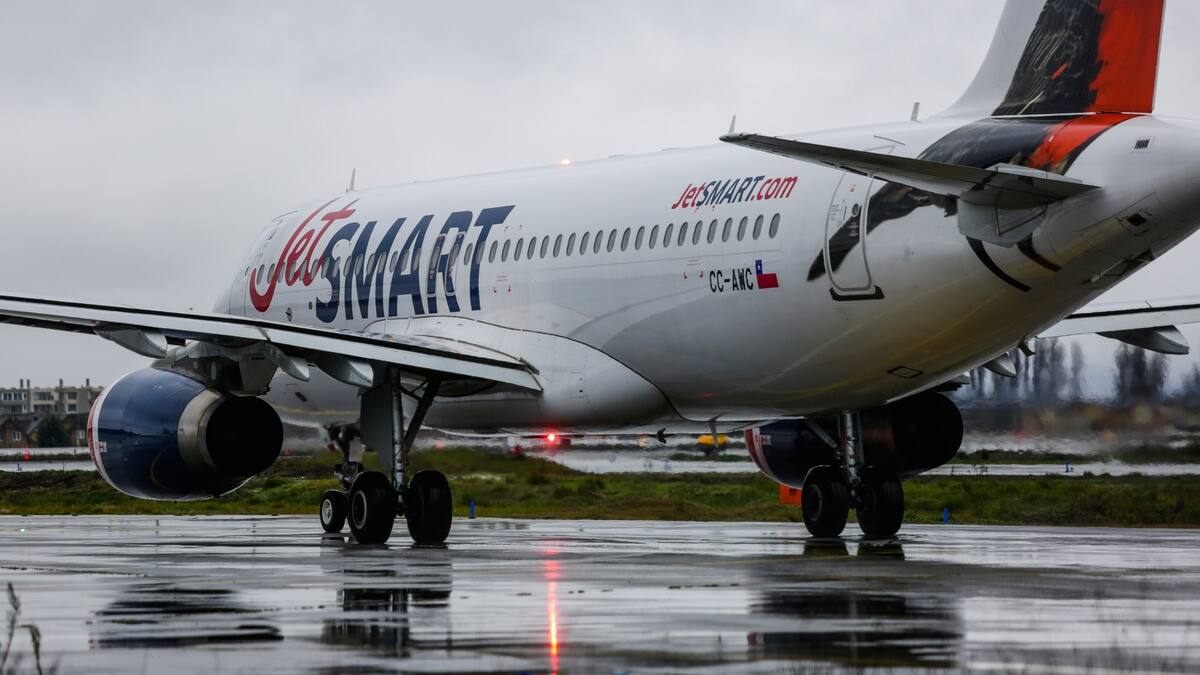 Avión que salió de Concepción a Calama se declaró en emergencia: debe quemar combustible para poder aterrizar
