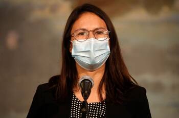 Camarógrafo desvinculado de CNN Chile expresa su arrepentimiento tras incidente con Irací Hassler y ofrece disculpas