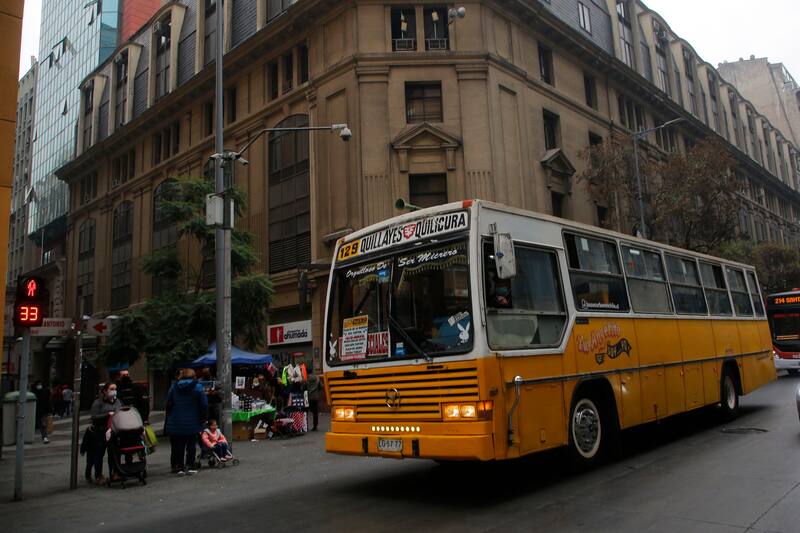 Al igual que en años anteriores, las micros amarillas recorrerán Santiago este Día del Patrimonio. Créditos: ATON.