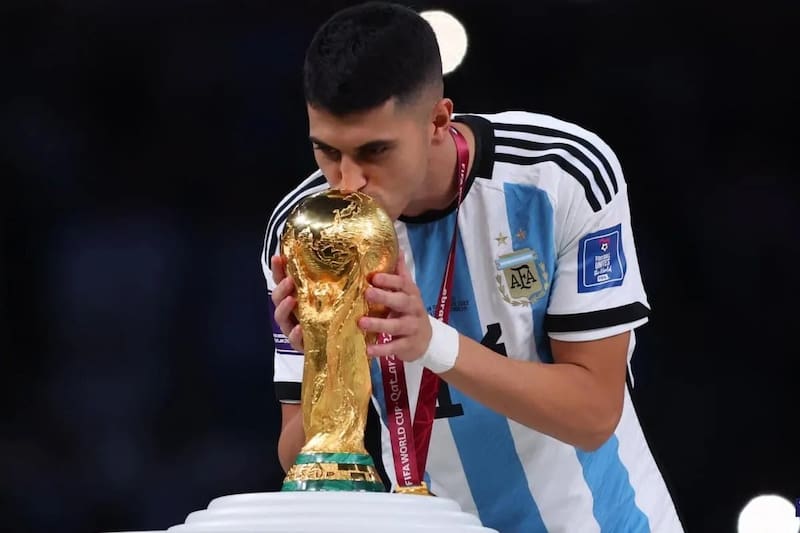 Exequiel Palacios campeón del mundo con Argentina en 2022.