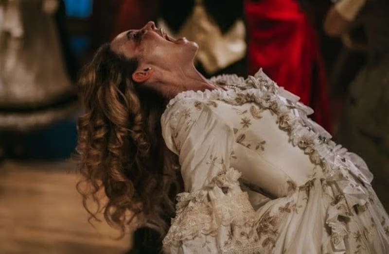 "La Maldición de la Cenicienta" cuenta con la dirección de Louisa Warren.