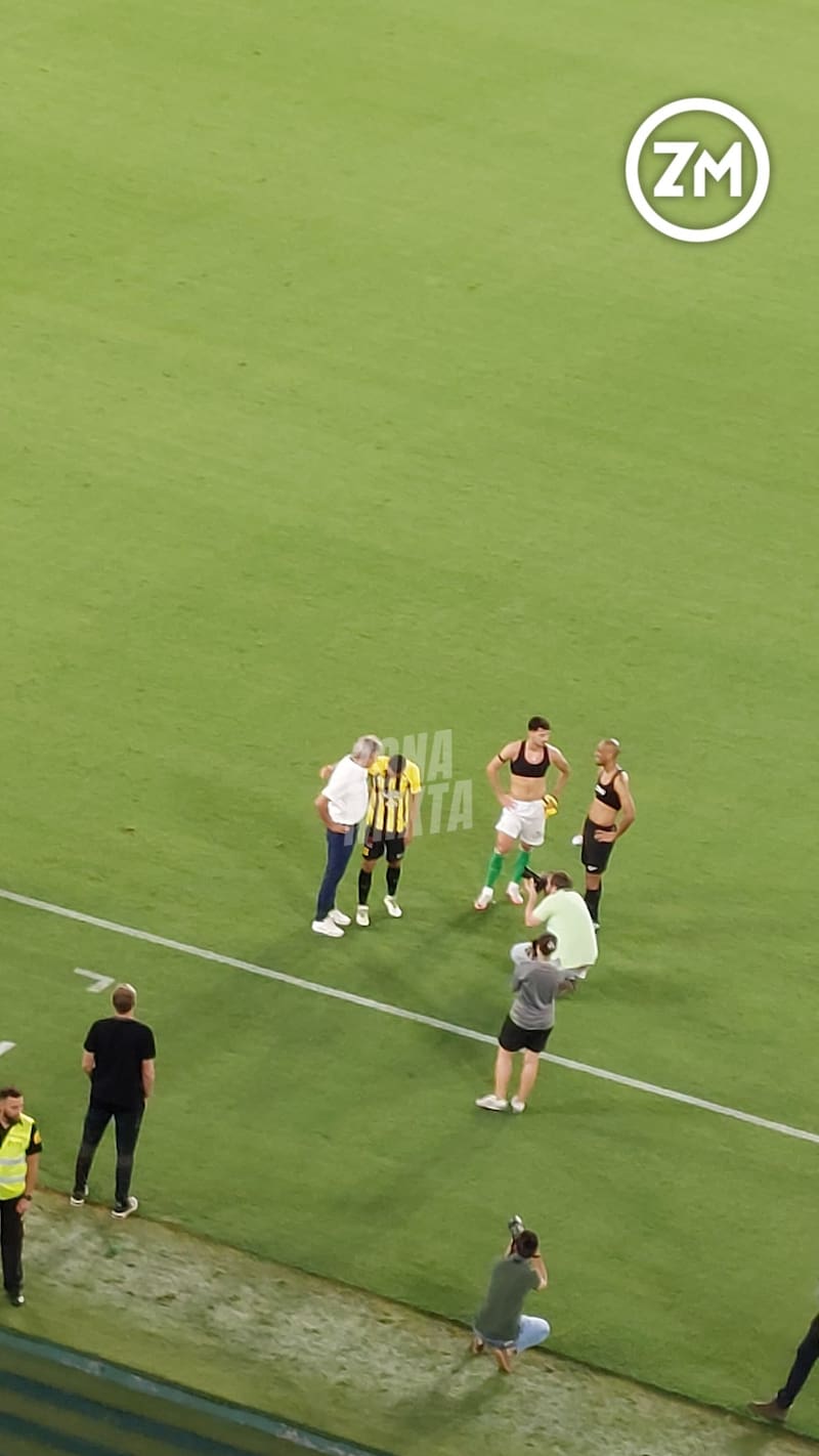 Manuel Pellegrini se quedó conversando con Luiz Felipe tras el final del amistoso