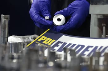 ¡A lo Breaking Bad! PDI desbarató dos laboratorios de éxtasis en la Región Metropolitana