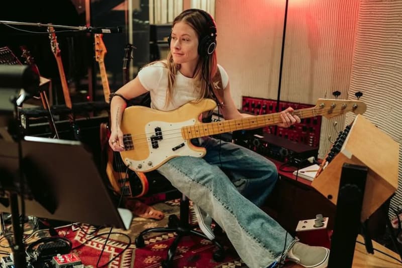 La bajista ha colaborado con diversos artistas antes de unirse a Incubus. Créditos: Instagram