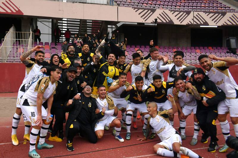 Los Piratas son el equipo sensación del fútbol chileno. Foto: Aton