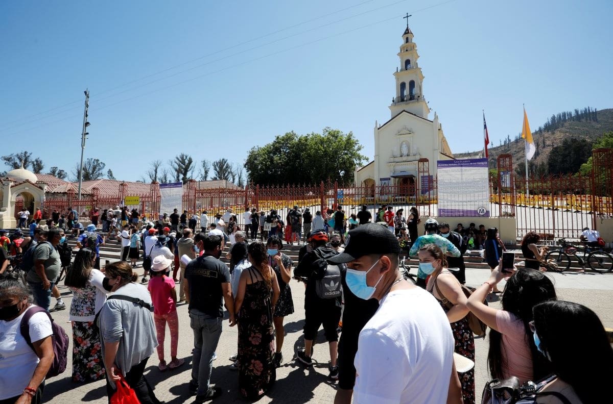 FOTOS | Santuario de Lo Vásquez: cientos de personas llegan al lugar pese a las restricciones