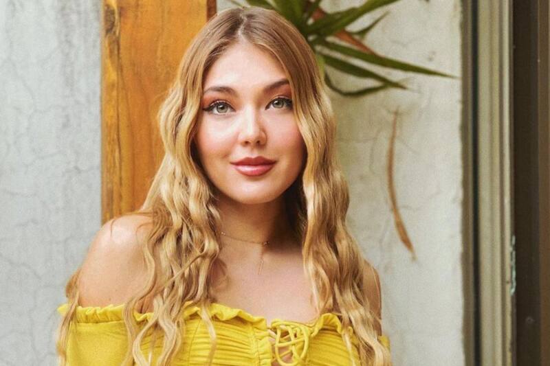 La influencer se encuentra en Turín, visitando a futbolista chileno.