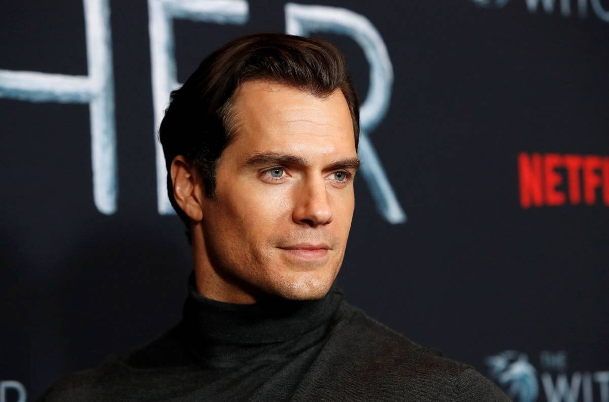 Henry Cavill deja atrás su accidente en "The Witcher" en plena cuarentena en Reino Unido: "Ha sido un paso importante en mi recuperación"