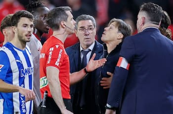 DT del Sevilla se expone a durísima sanción y se perdería el Derbi contra el Betis de Pellegrini