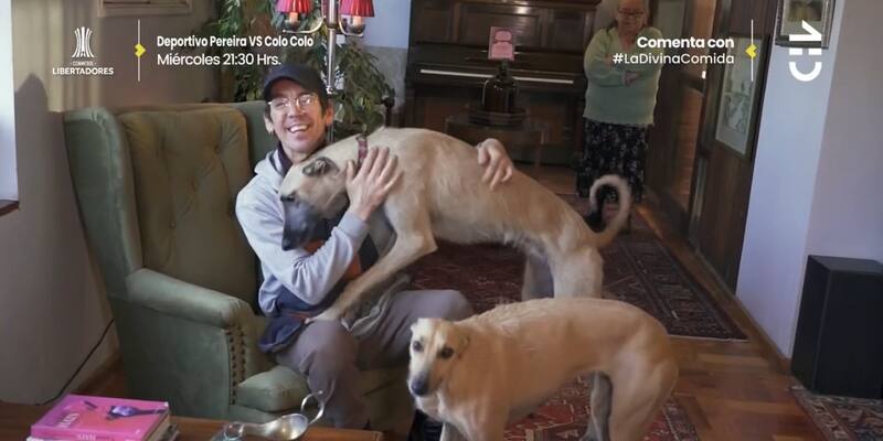 El actor junto a sus perros / CHV