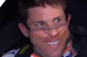 La mejor mascarilla no exis... Denny Hamlin ganó e hizo reír en el Nascar