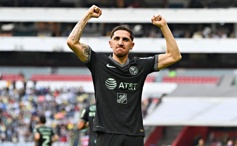 Diego Valdés tras convertir un gol con la camiseta del América.