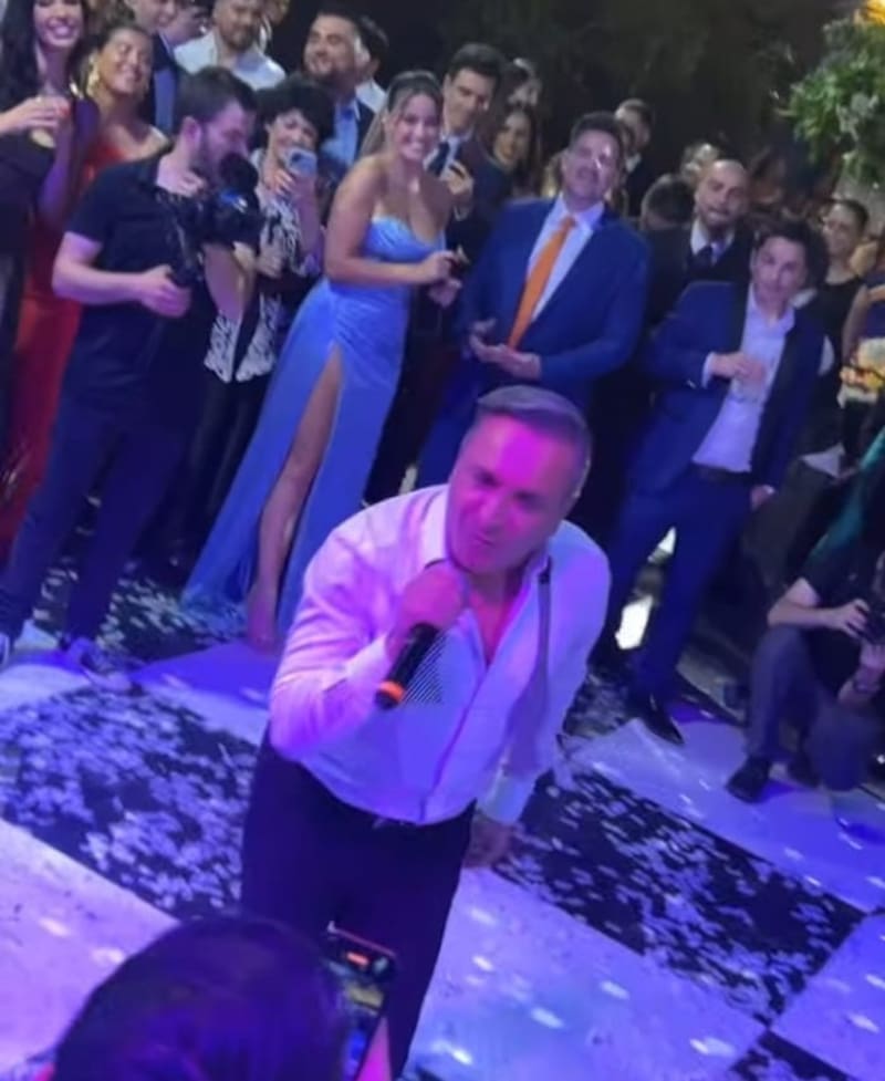 Lucho Jara no podía faltar en el casamiento de Karol y Francisca. Créditos: Instagram