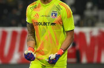 Tras la negativa de Claudio Bravo: el Plan B de Colo Colo para reemplazar a Brayan Cortés