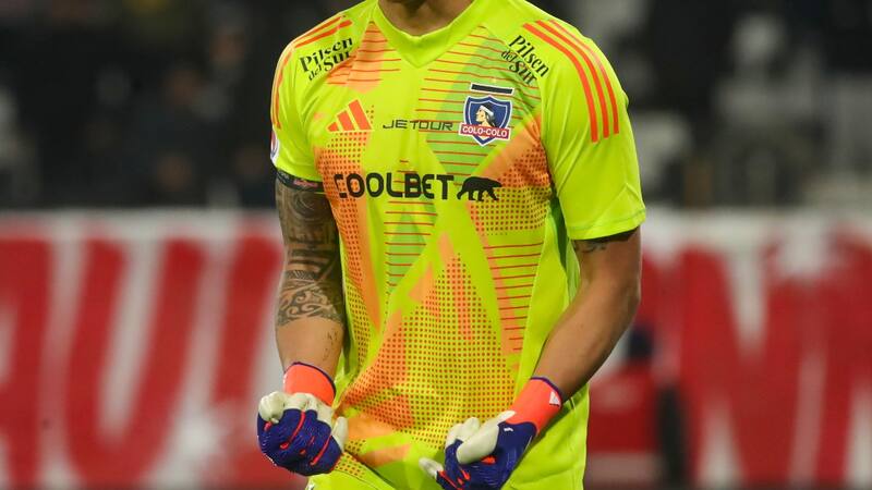 Tras la negativa de Claudio Bravo: el Plan B de Colo Colo para reemplazar a Brayan Cortés
