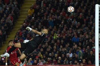 VIDEO| ¿Gol o autogol? La desafortunada jugada que colocó en ventaja al Liverpool sobre Villarreal