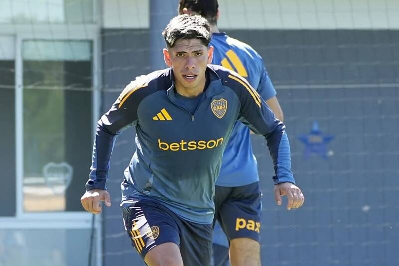 en su primera práctica con Boca Juniors.