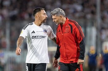 ¿Pierde terreno Javier Correa? Esto dijo Fernando Ortiz sobre la competencia en el ataque de Colo Colo