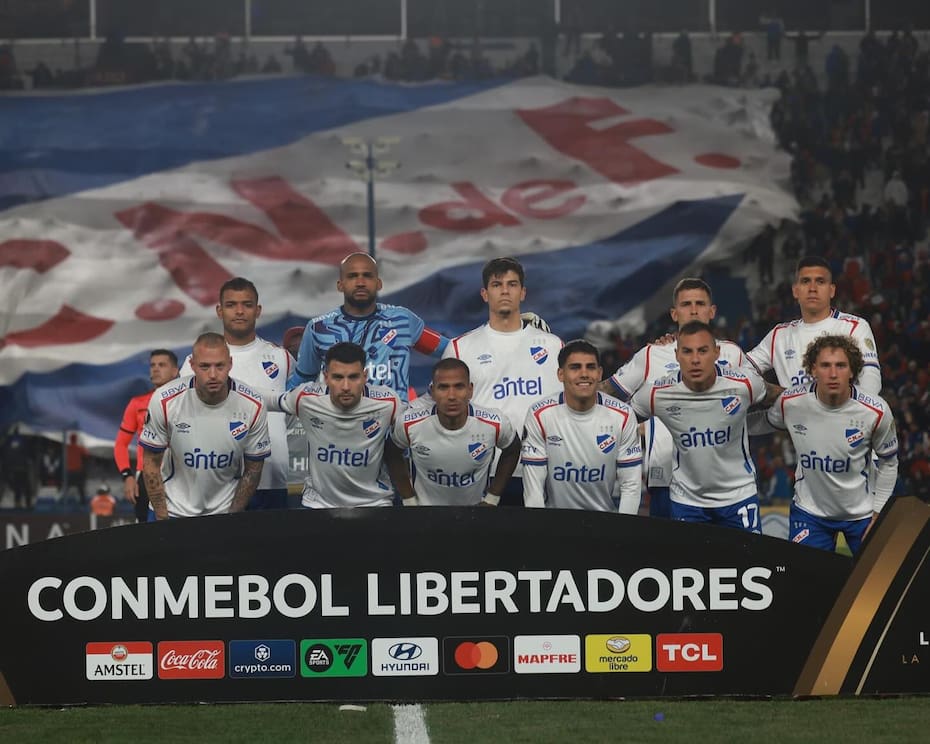 El chileno fue titular en el último partido de Copa Libertadores y salió abucheado por su bajo rendimiento. Foto: CD Nacional Football