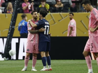 VIDEO | ¿La guardará? La camiseta de PSG que se llevó Lionel Messi tras la goleada en el Mundial de Clubes