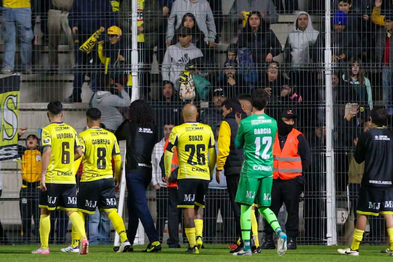 están a la espera de una resolución oficial de la ANFP por los minutos restantes del partido suspendido. (Foto: Aton)