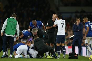 Imágen del terror: Son Heung-Min destrozó pierna de Andre Gomes y abandonó la cancha llorando