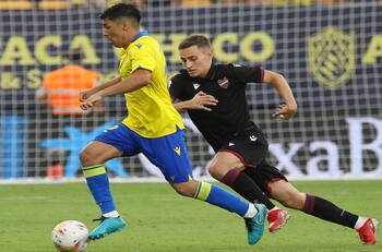 No es la U: otro elenco pretende sacar a Tomás Alarcón del Cádiz