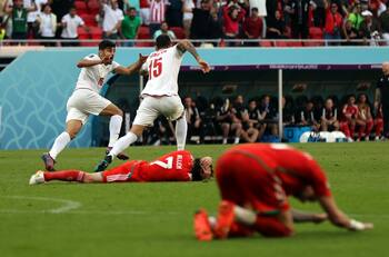 ¡Triunfazo agónico! Irán se impuso a Gales con dos golazos en los descuentos y sigue con vida
