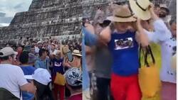 VIDEO | Le lanzaron golpes y le tiraron agua: Increpan a turista que subió Pirámide de Chichén Itzá