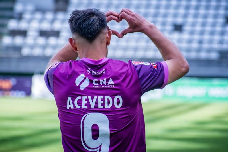 El delantero en Deportes Temuco. Foto: @luis_acevedo96 en Instagram.