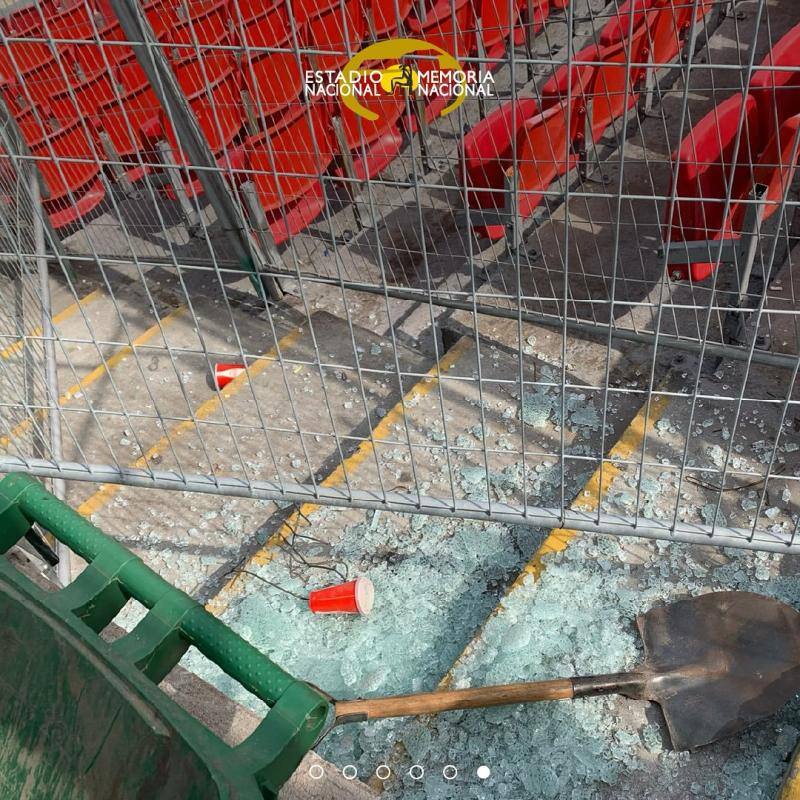 Corporación del Memorial en el Estadio Nacional acusó de destrozos a los hinchas de la Universidad de Chile.