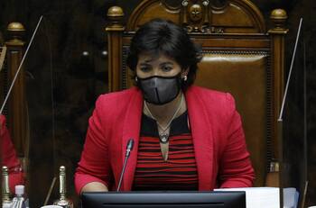 Yasna Provoste renunció a la presidencia del Senado: continuará con su candidatura presidencial