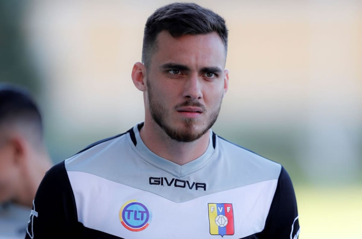 Luis del Pino Mago podría ser titular en Eliminatorias pese a no jugar en la U