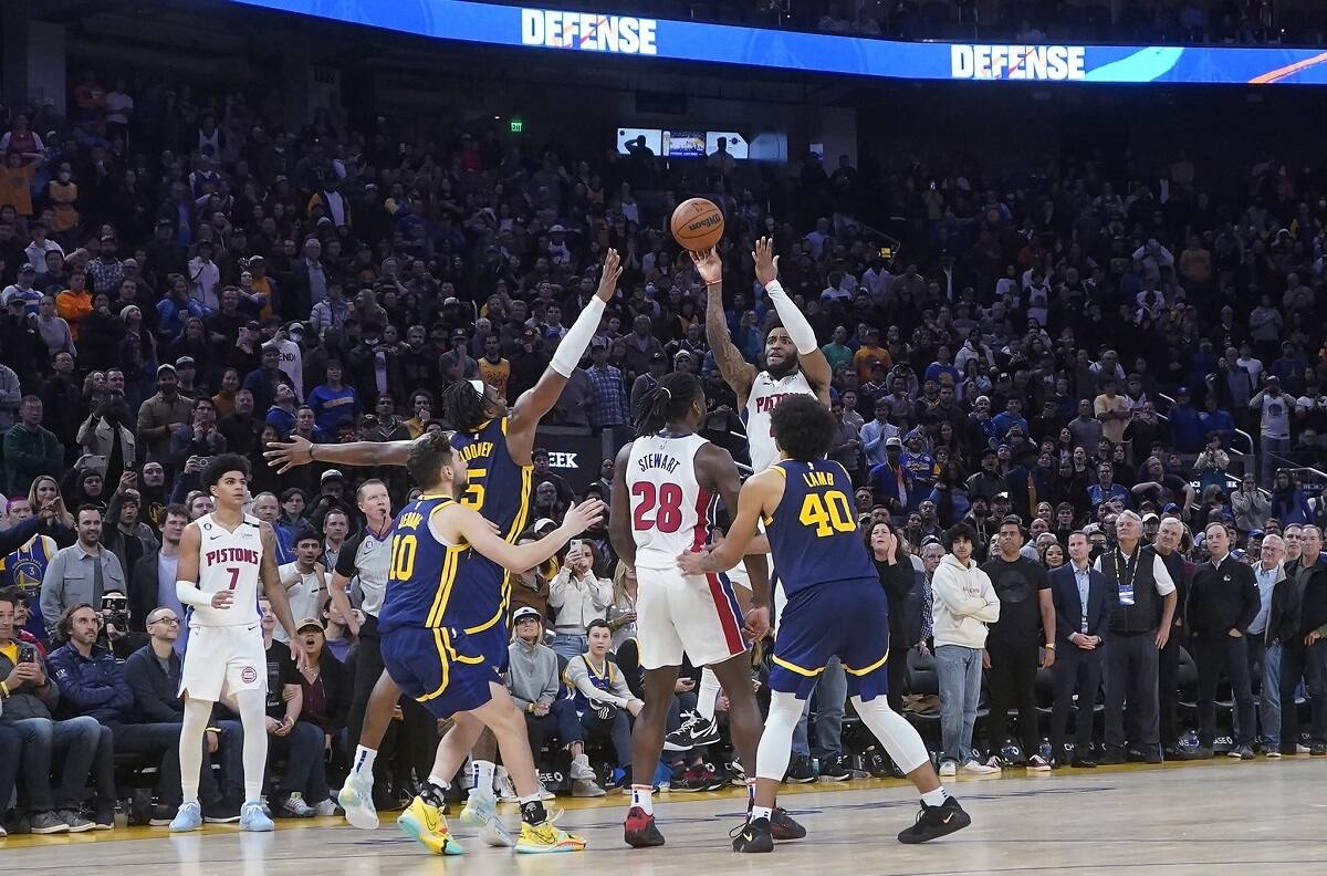 VIDEO| ¡Los dejó mudos! El triple sobre la chicharra de Detroit Pistons para sorprender al campeón de la NBA Golden State Warriors