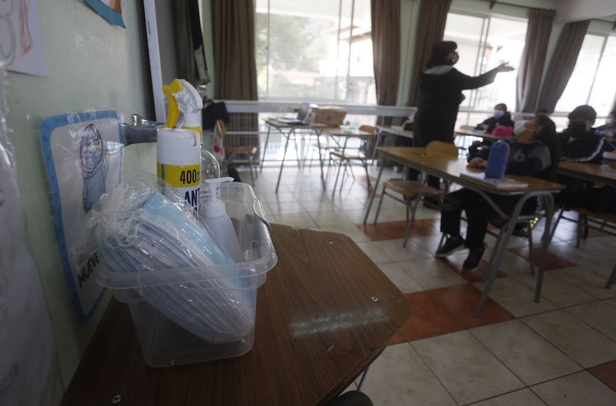 Suspenden clases presenciales en colegio de Providencia por contagio de Covid-19