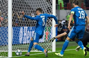 El increíble blooper que terminó en el gol de Aaron Ramsey en partido de Juventus