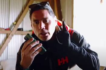 Contactó al alcalde: Pancho Saavedra se emociona con la historia de una mujer de 70 años que se traslada en un bote de plumavit