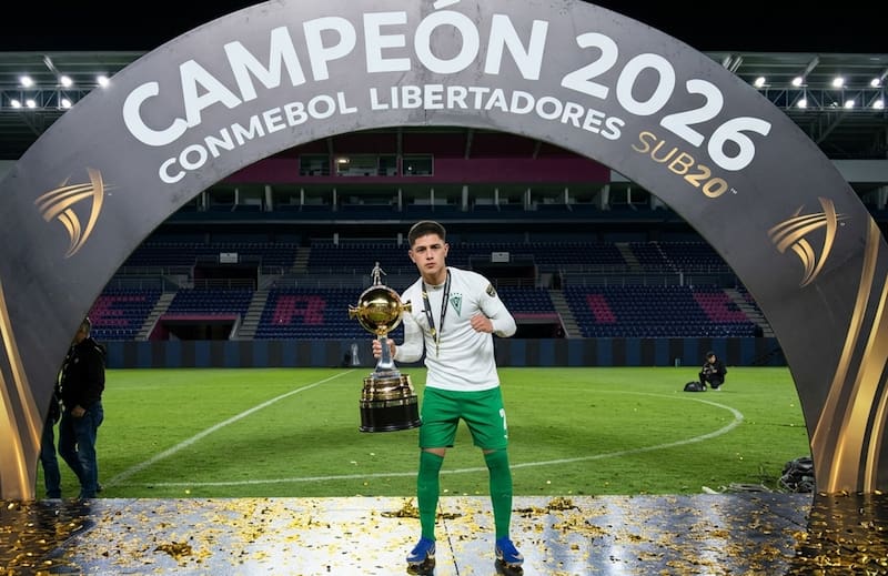 El lateral derecho descartó que Wanderers haya ido a lucir la Copa Libertadores al complejo de Everton. Foto: Instagram Amaro Silva.