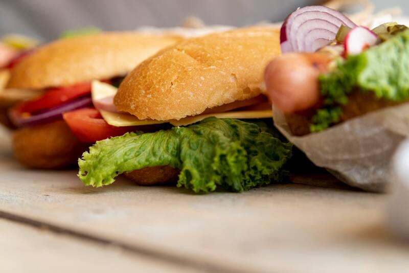 de restaurantes dedicados a los sándwiches ha debido cerrar más de 600 locales. Foto: Freepik
