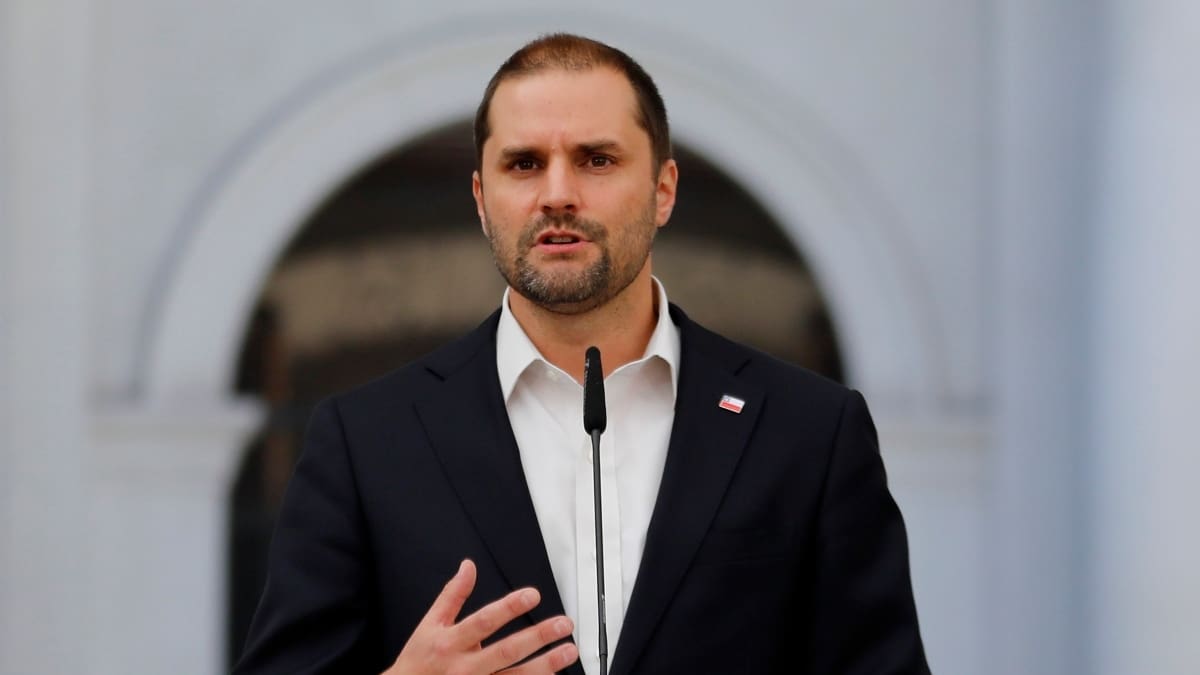 Ministro Bellolio: "Tenemos un 75% más de buses que un domingo normal"