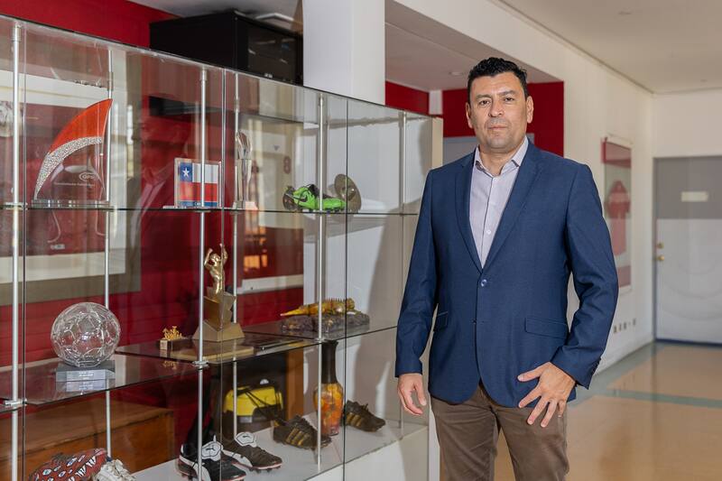 Se reunió esta tarde con Colo Colo en el Estadio Monumental. (Foto: Felipe Escobedo)