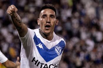 No viene al fútbol chileno: Ricardo Centurión encontró equipo para este año