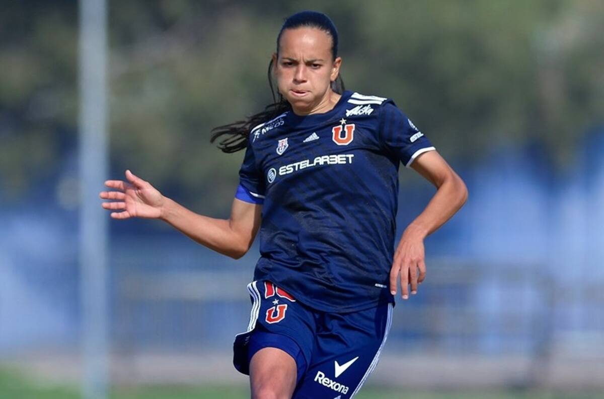 La U Femenina volvió a golear en medio de críticas de los hinchas por estado de la cancha