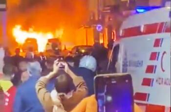VIDEO | Explosión de auto en Estambul causa gran incendio y revive el miedo al terrorismo