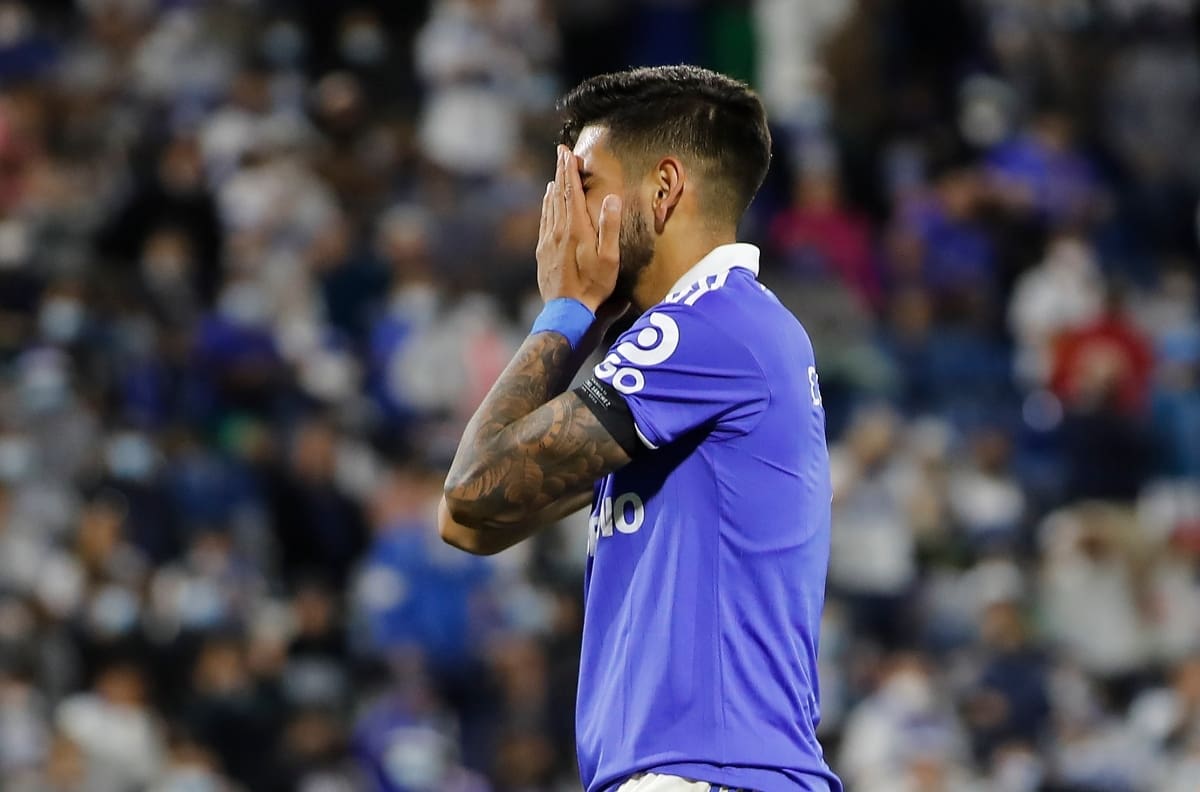 José Carrasco vive una pesadilla tras dejar la U: hinchas de Blooming agredieron a sus jugadores y vandalizaron sus vehículos