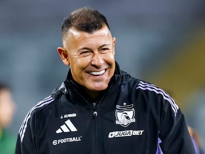 Pide camiseta de titular: el jugador que tiene maravillado a Jorge Almirón en Colo Colo
