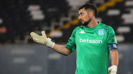 Colo Colo y la U se olvidan de Gabriel Arias: este es el club que está cerca de ficharlo