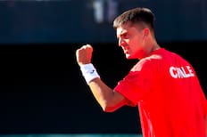 Tomás Barrios logra un triunfazo y le da el primer punto a Chile ante Serbia en Copa Davis