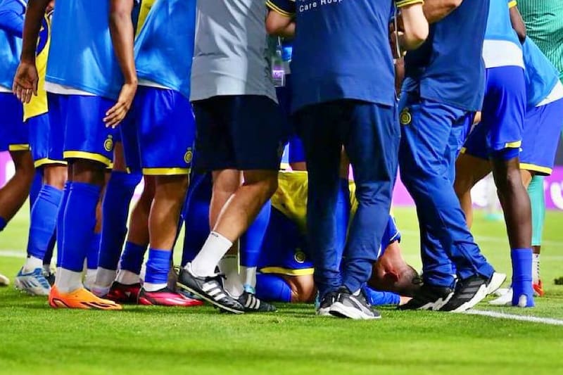 Cristiano Ronaldo celebra un gol por Al Nassr con el tradicional saludo árabe