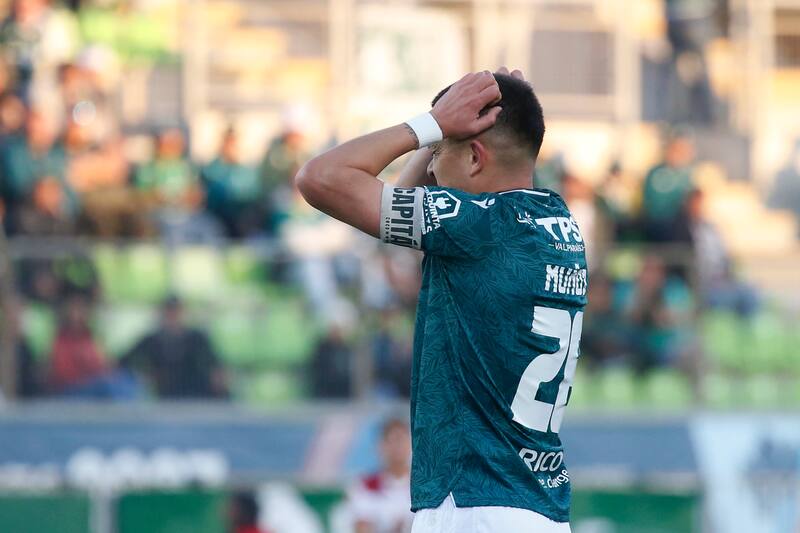 El delantero vivió una amarga despedida de Santiago Wanderes.